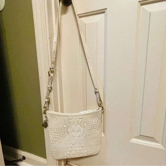 VINTAGE BRAHMIN JODY WHITE IVORY MELBOURNE GENUINE LEATHER CROSSBODY BAG!!